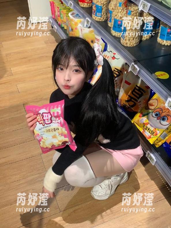 Xiuren秀人网 - 小薯条nienie无圣光美腿写真，图片带你领略性感与优雅的完美碰撞！