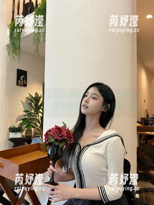 Xiuren秀人网 - 领略少女心雪雪的全套礼服风格，精美图片展示她的独特气质