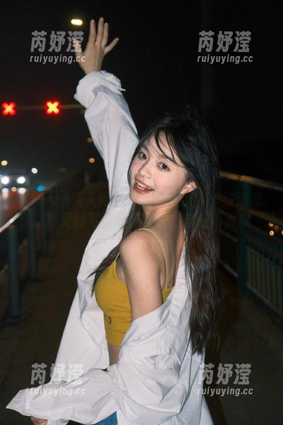 Xiuren秀人网 - 不怕你们笑！汐汐爱吃草莓蕾丝写真资源合集，随性而真实