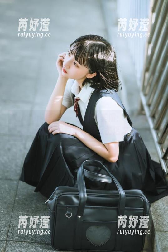 Xiuren秀人网 - 白衬衫美照：清水美嘉捕捉高清瞬间，尽显生活之美