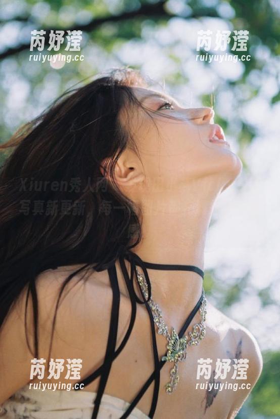 Xiuren秀人网 - 发现田小燕Vicky校园写真新更新，每一幅图片都充满故事与情感！