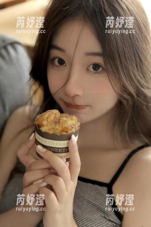 Xiuren秀人网-白白Alina Xiuren秀人网 - 从白白Alina的视角看镂空,原图呈现我对写真艺术的无尽追求与自嘲
