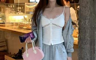 Xiuren秀人网 – 走进糖豆sisi修女的写真图包，品味甜美背后的深邃哲思