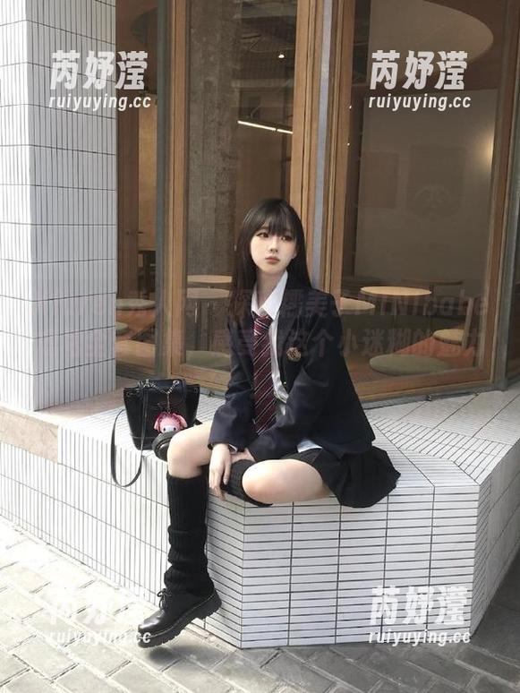 Xiuren秀人网 - 探秘糯美子MINIbabe短裙全套图集，感受我这个小迷糊的魅力！