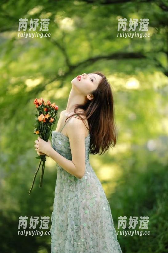 Xiuren秀人网 - 美七mia黑丝蕾丝内衣写真，高清资源让你领略她的每一寸魅力，快来欣赏吧！