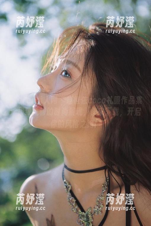 Xiuren秀人网 - 赵惟依coco礼服作品集：极致优雅的时尚展现，快来下载，开启你的风格之路！