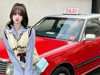 YouMi尤蜜荟 – Yumi尤美与灰丝的写真融合：每张图片都散发着独特魅力