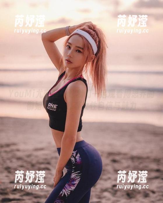 YouMi尤蜜荟 - 让我们一起观看周思乔的御姐写真，感受女性自信与魅力