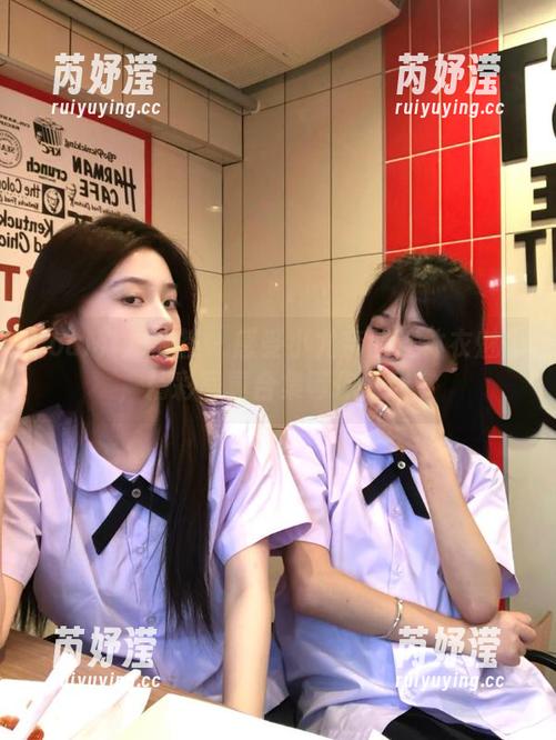 YouMi尤蜜荟 - 感受小尤奈的连体衣魅力，精彩写真合集等你来欣赏