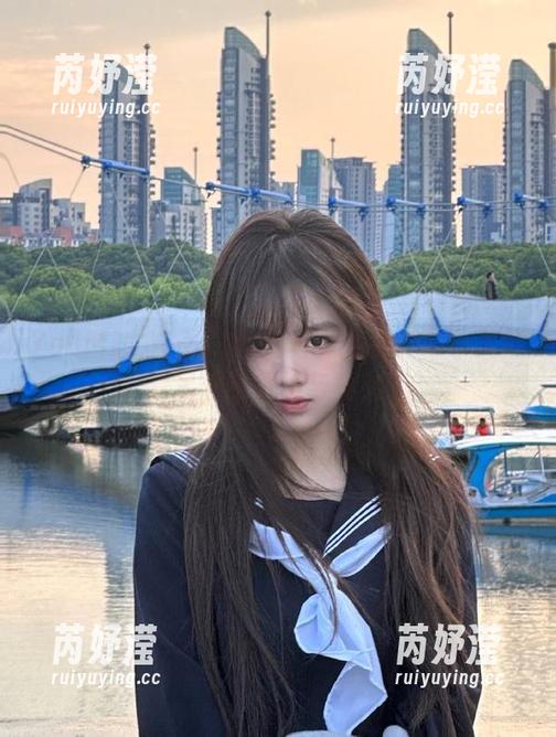 YouMi尤蜜荟-谭小灵 YouMi尤蜜荟 - 私拍写真揭秘:谭小灵裸足下的优雅与真实