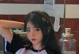 探索Yuka(유카)的PEEKCLOUD写真世界，感受她独特的艺术作品集之魅力