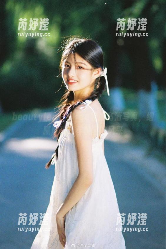 beautyleg-Miga beautyleg - Miga校服高清写真,细腻展现青春校园的风采