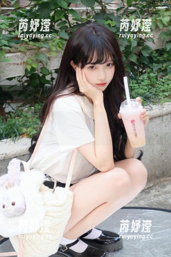 beautyleg - 最新发布：Miki的纯白写真原图，感受无瑕的艺术魅力