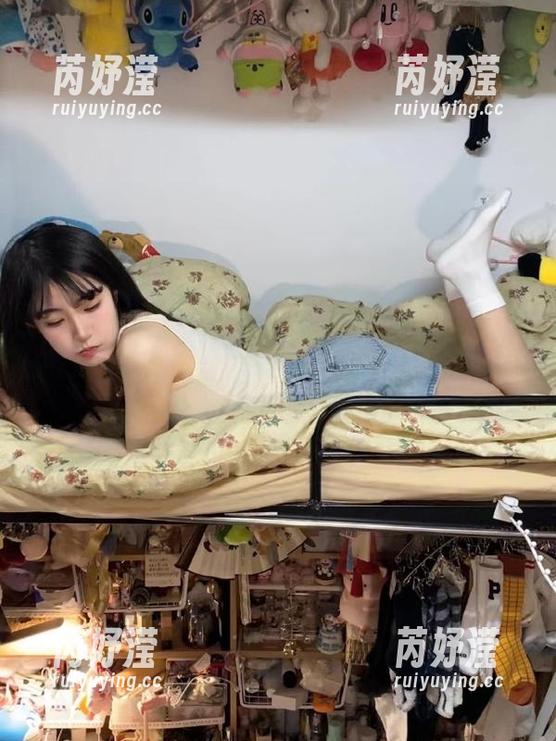 beautyleg - Yen私拍灰丝图包：自嘲成了我最好的创作灵感