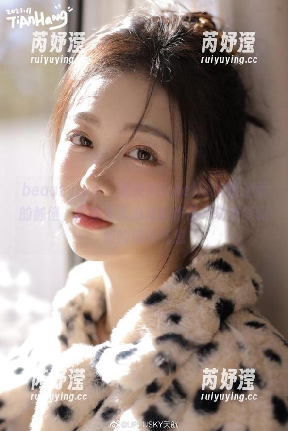 beautyleg-michelle beautyleg - 感受Michelle姐姐温柔的触碰,这套令人心动的作品勾勒出梦幻般的浪漫气息