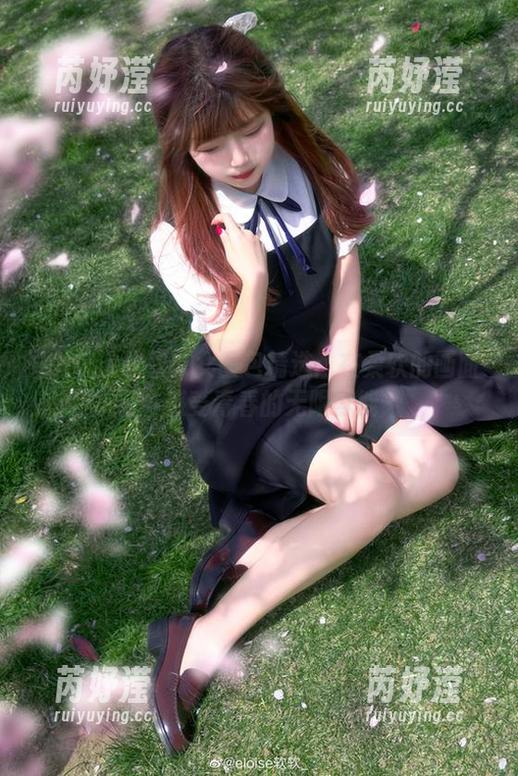 eloise软软少女图包精选：在柔软的画面中感受青春的无限可能