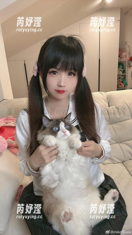 享受全套miko酱ww兔的原图，细腻画风展现她的俏皮与可爱！