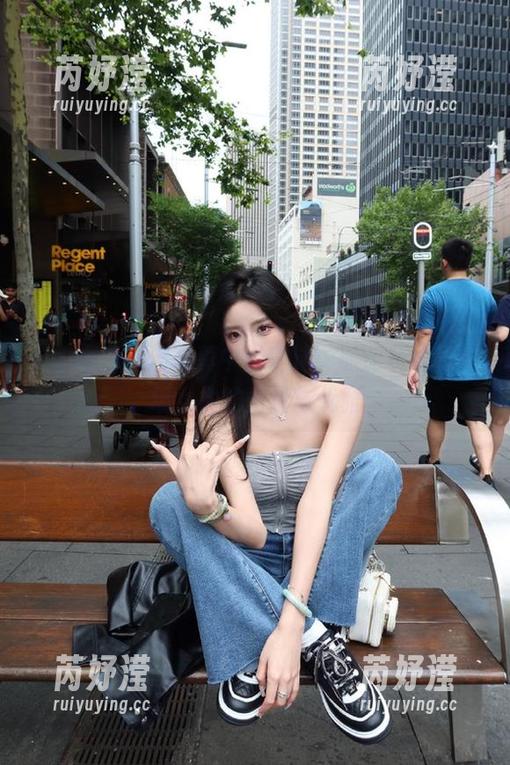 pans - 高清写真中的李沫：职业装诠释职场女性的力量与优雅