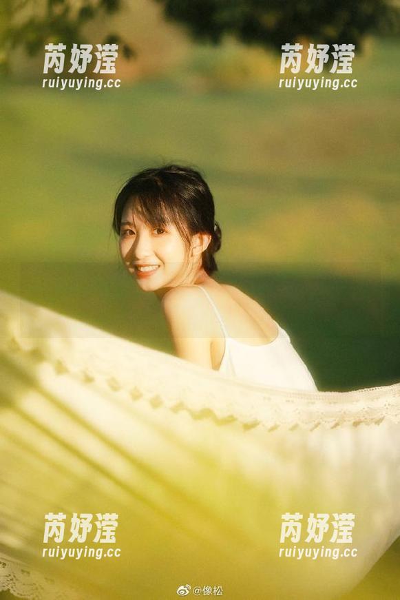 pans - 传播美感：梦梦白裙写真图库中的艺术灵感与创作