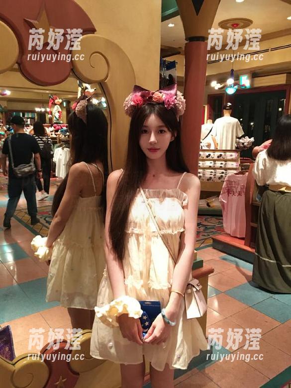 pans-英英 pans - 领略英英私人拍摄图集中的秘书风情,展现不同面貌的她