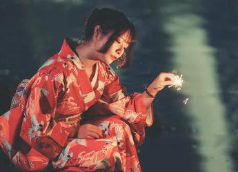 跟随yuuhui玉汇(kokuhui)的在线写真，探索她穿着PA15泳装的迷人瞬间