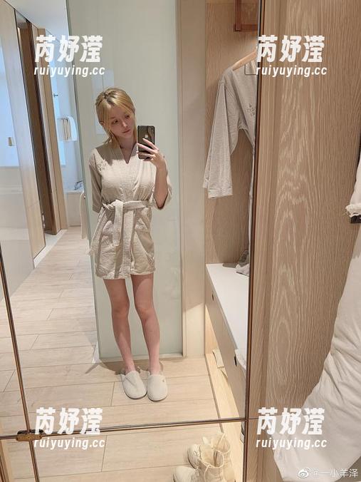 一小央泽浴缸系列作品：不可错过的写真资源分享