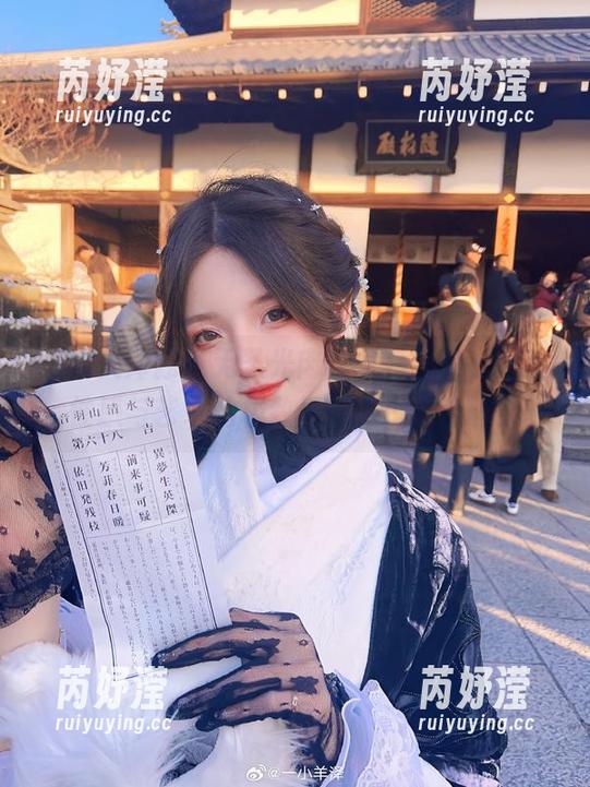 一小央泽 一小央泽独家无圣光肉丝写真合集,探索性感与艺术的极致表现,令人心醉!