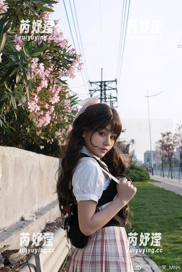探索最新图库：一笑芳香沁女仆写真，释放你的视觉享受与想象力