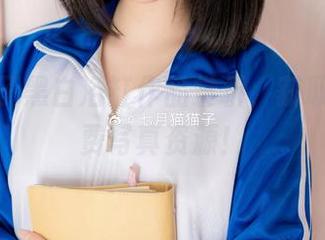 七月喵子黑白浴缸作品赏析，获取绝美免费写真资源！