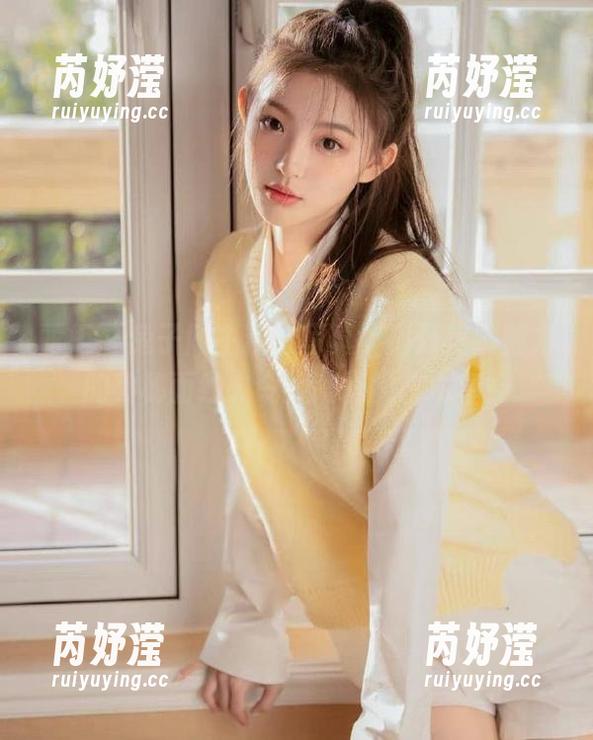 丽柜-兔子 丽柜 - 兔子博主精选写真,揭开美脚魅力的神秘面纱,令人陶醉的艺术享受
