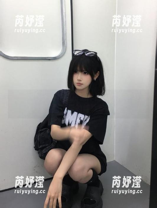 丽柜-兔子 丽柜 - 兔子创作的精选作品:奶牛写真展现田园生活的纯真与美好