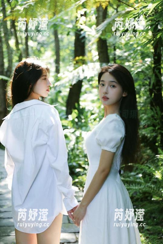 丽柜 - 获取免费服饰灵感，欣赏司琪的美图礼服写真
