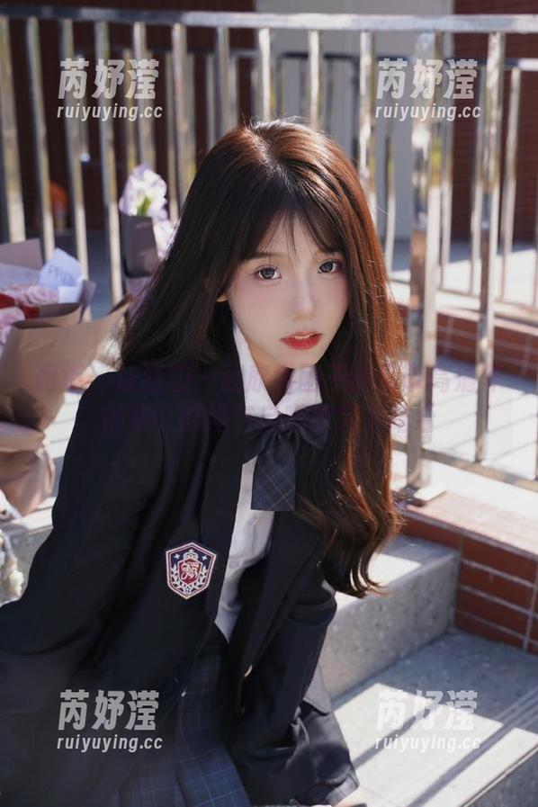 丽柜-团子 丽柜 - 让我们一起欣赏团子的吊带高清作品集,时尚与自嘲的完美结合