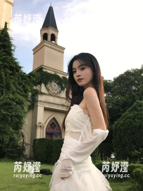 丽柜 - 小爽白衬衫写真每一瞬，都是甜蜜的定格，快看原图图集吧！