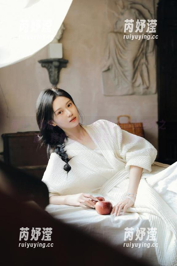 丽柜 - 高清写真集：左左兔女郎的艺术之旅，释放无限创意与个人魅力