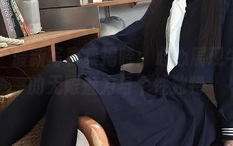 丽柜 – 最新写真集揭晓：心心展现牛仔裤的无限魅力与个性独特