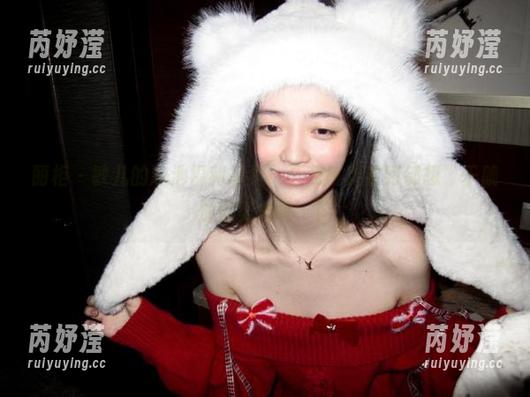 丽柜 - 敏儿的泳池福利写真，让我每次看到都想‘干脆放弃努力吧’！