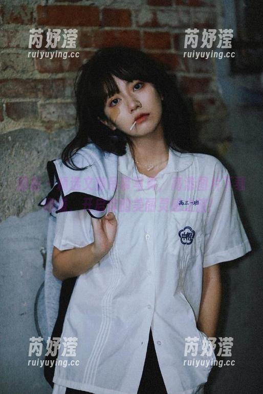 丽柜 - 精选文静吊带写真，高清图片下载通道，开启你的美丽灵感之旅！