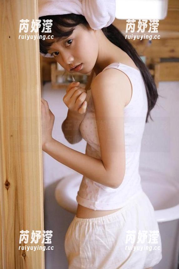 丽柜 - 迷人的王欣竹姐姐写真作品，精彩套图资源尽在此分享，一起欣赏吧！