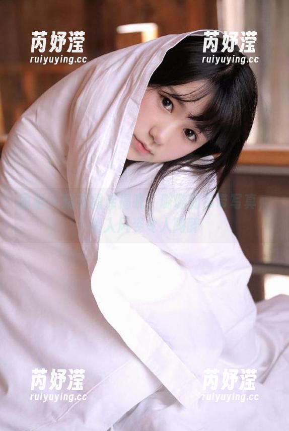 丽柜 - 精选图库揭晓：璐璐的吊带写真，迷人风姿令人陶醉