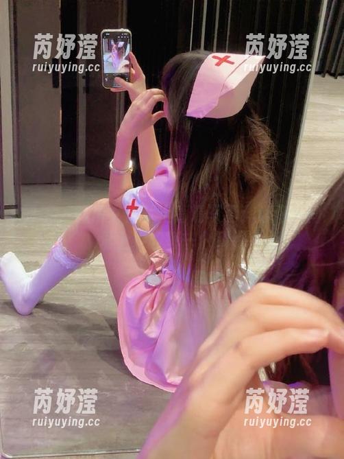 丽柜 - 钟情女神献上高清写真：让你瞬间爱上她的每一个瞬间
