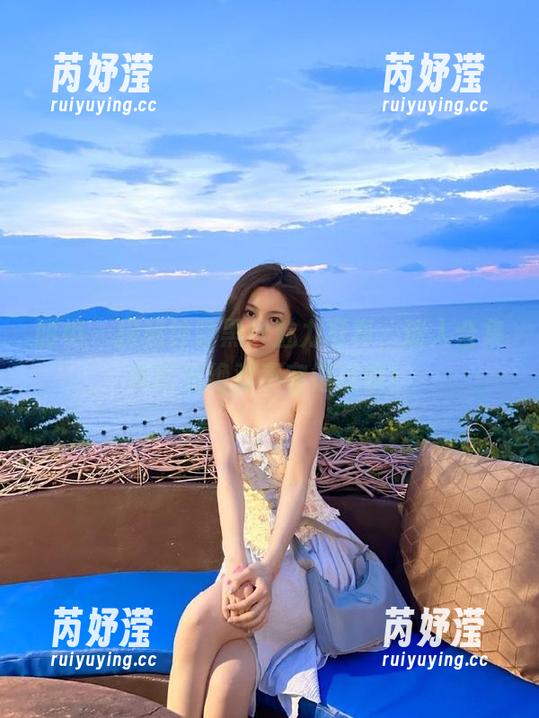 丽柜-钟晴 丽柜 - 探秘钟晴黑丝魅力写真,迷人合集和图包绝对不容错过哦!