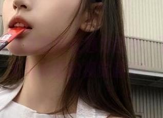 丽柜 – 探索露露内衣魅力图包，下载体验无与伦比的视觉盛宴！