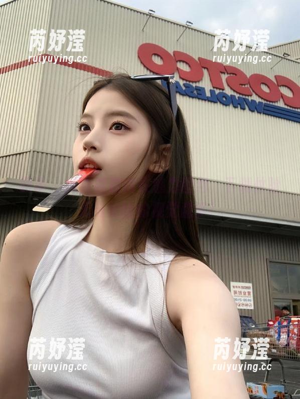 丽柜-露露 丽柜 - 探索露露内衣魅力图包,下载体验无与伦比的视觉盛宴!