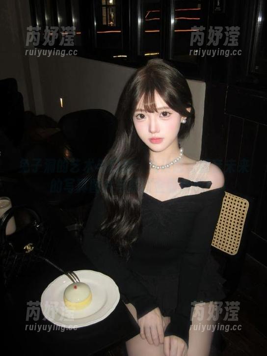 兔子洞的艺术与幻想：九柒喵与初音未来的写真图片与原图全面解析！