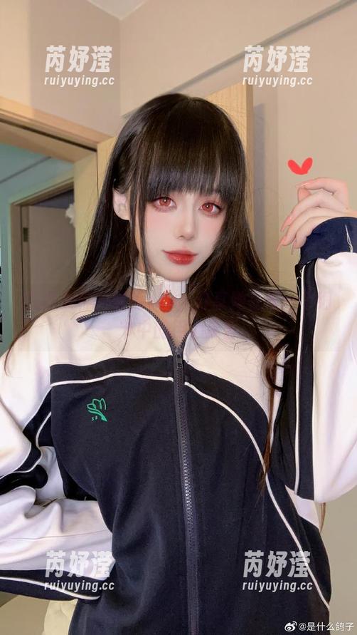 九言女神的时尚cos，分享她在每一个细节中的用心良苦