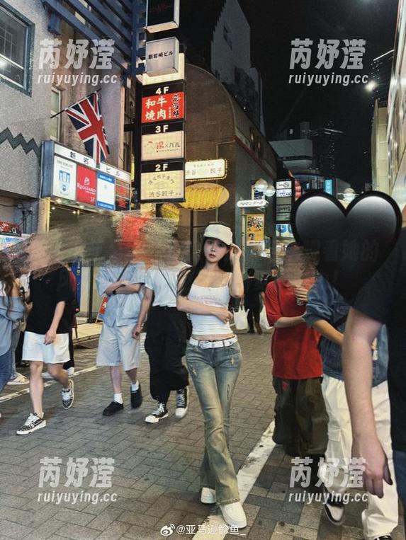 亚马逊鲶鱼 在这组亚马逊鲶鱼比基尼图包中观看她的风采,一同感受热辣的夏季魅力!