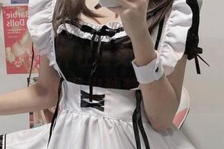 佳佳好难啊在神社巫女角色中的写真，原图展现出独特的故事