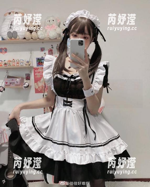 佳佳好难啊在神社巫女角色中的写真，原图展现出独特的故事