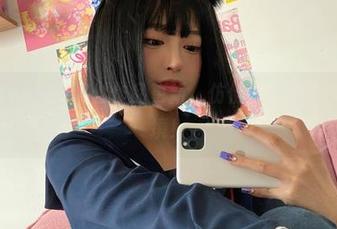 佳佳酱ovo全新黑丝作品更新，仿佛一瞬间进入浪漫梦境！